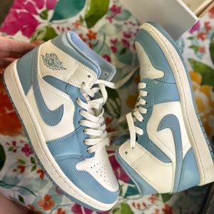 Women’s Jordan 1 mid